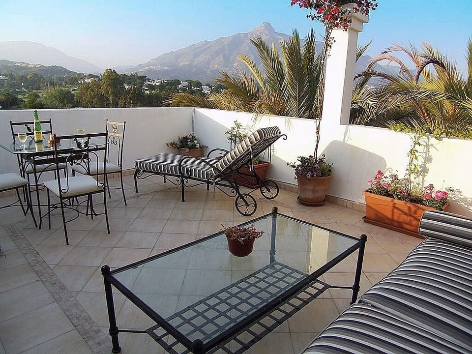 Relax ,wine and dine on the lovely penthouse roof terrace