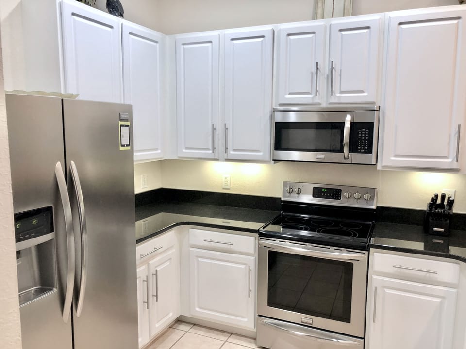 Fridge with filtered water and ice maker and granite work tops