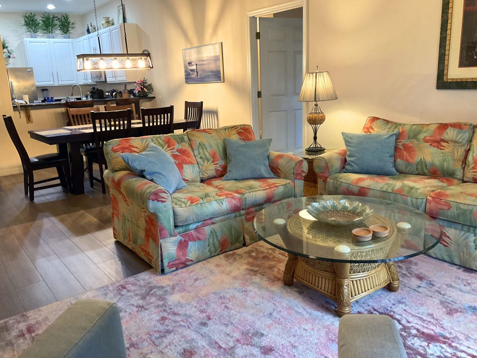 Open plan between kitchen, dining area  and living room