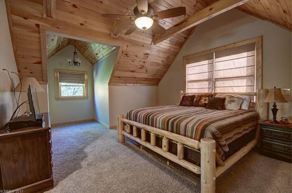 Upstairs Master Suite