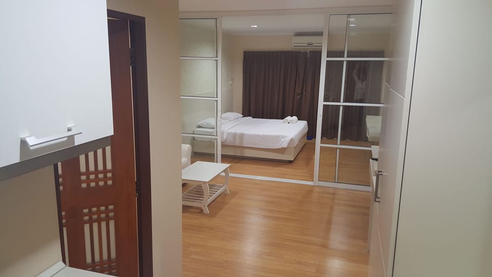 1 BR near Huahin Market, good location !