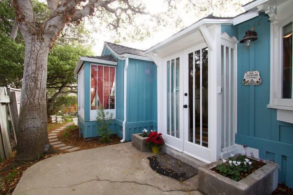 Front view of The Steinbeck Cottage
