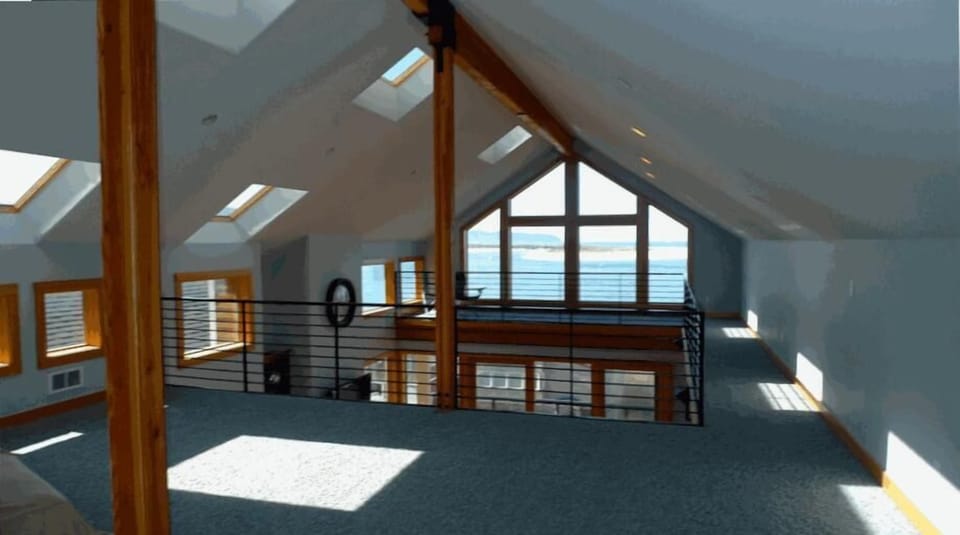 Spectacular 900 sq ft. Loft and the BEST and BIGGEST VIEW in the neighborhood!