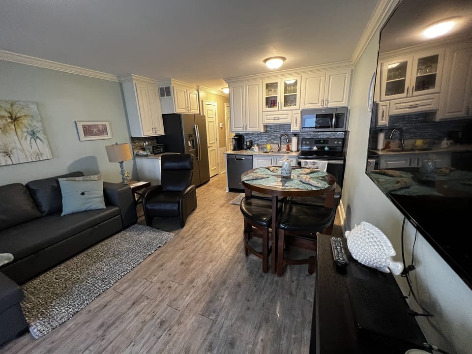 Opposite view Living area/dining