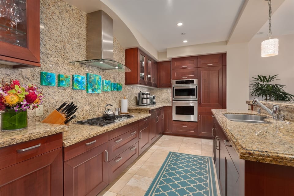 Castaway Cove C201 - Gourmet Kitchen and Bar Counter Seating for Three