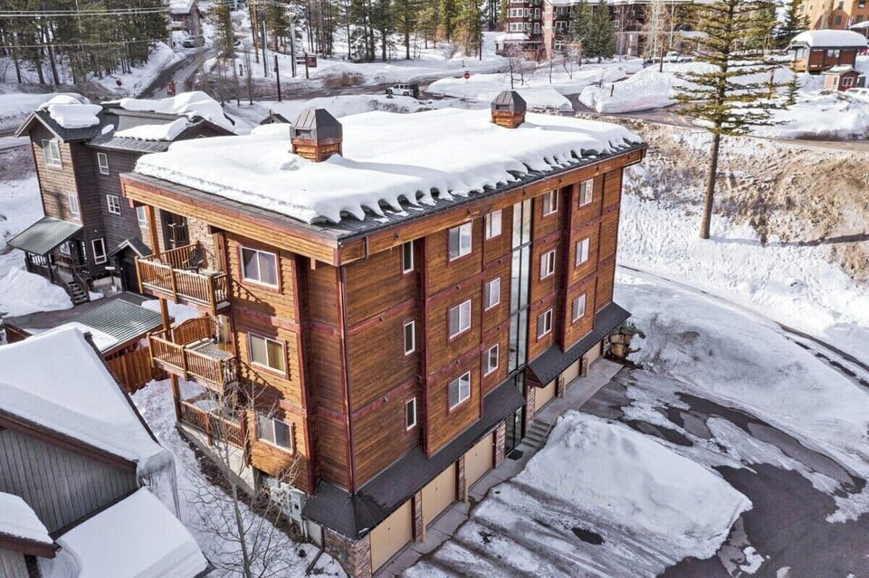 3 Bedroom Condo in the Newly Constructed Black Diamond Building