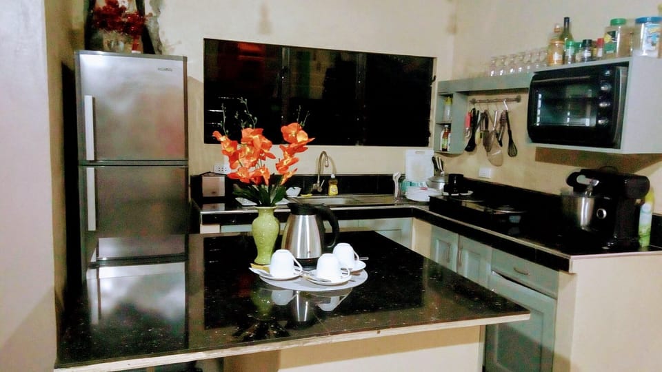 ketchin with refregerator and oven