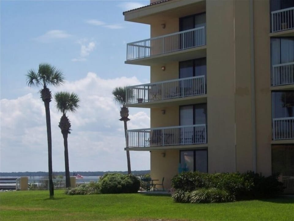 King & Prince 3 bedroom South Villa - 3rd Floor