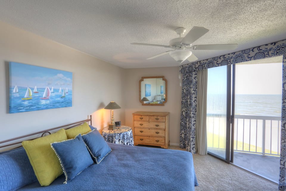 Oceanfront master with king bed