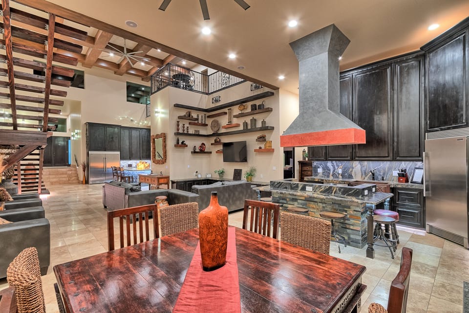 Casa Blanca Kitchen Table with Views of the Great Room