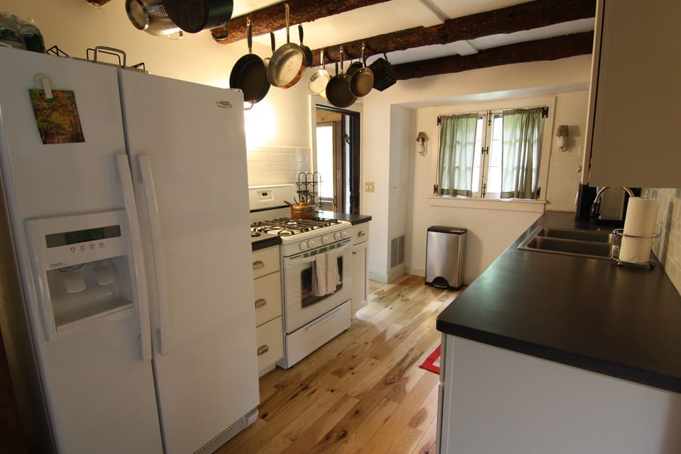 kitchen is only 3 yrs old. Fully equipped.