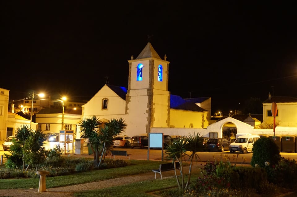 Raposeira village square at night