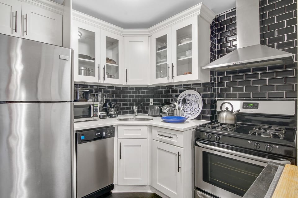 Fully Stocked Kitchen!