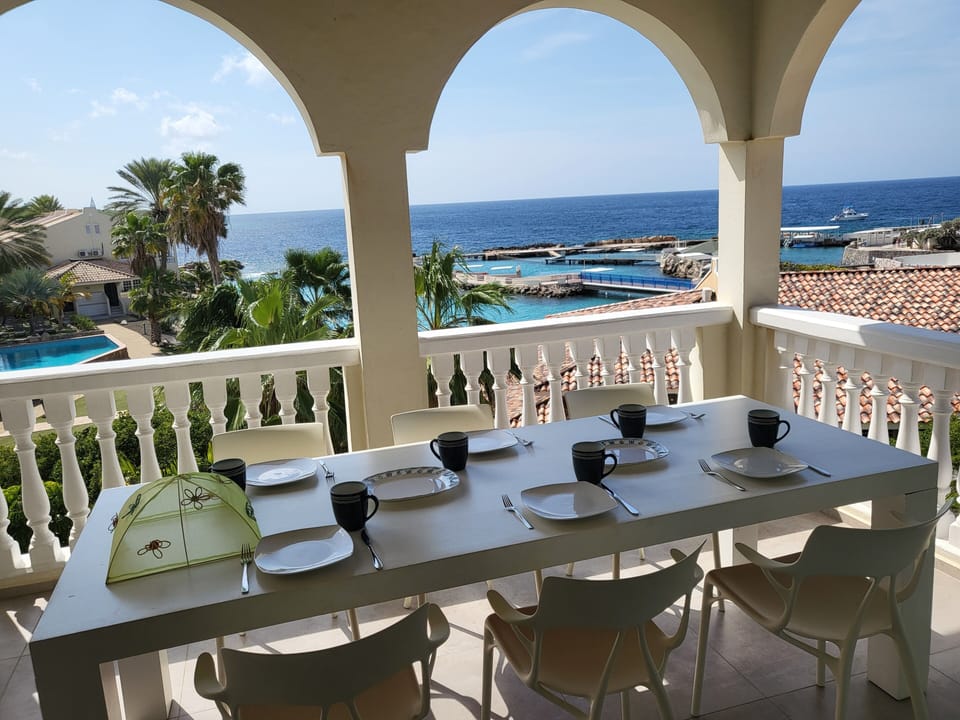 Al fresco dining