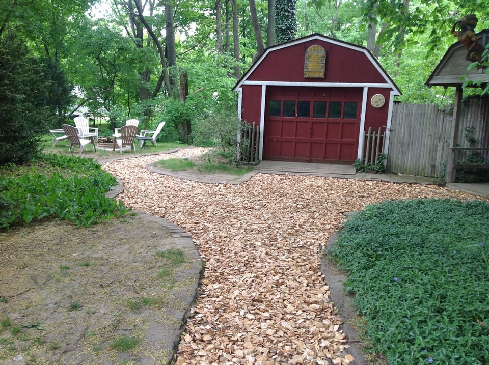 Large private yard, fire pit and picnic table. 