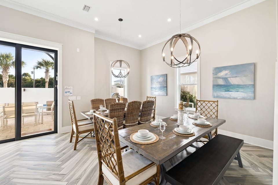 Ample Space in the Dining Area - Seating for 14+