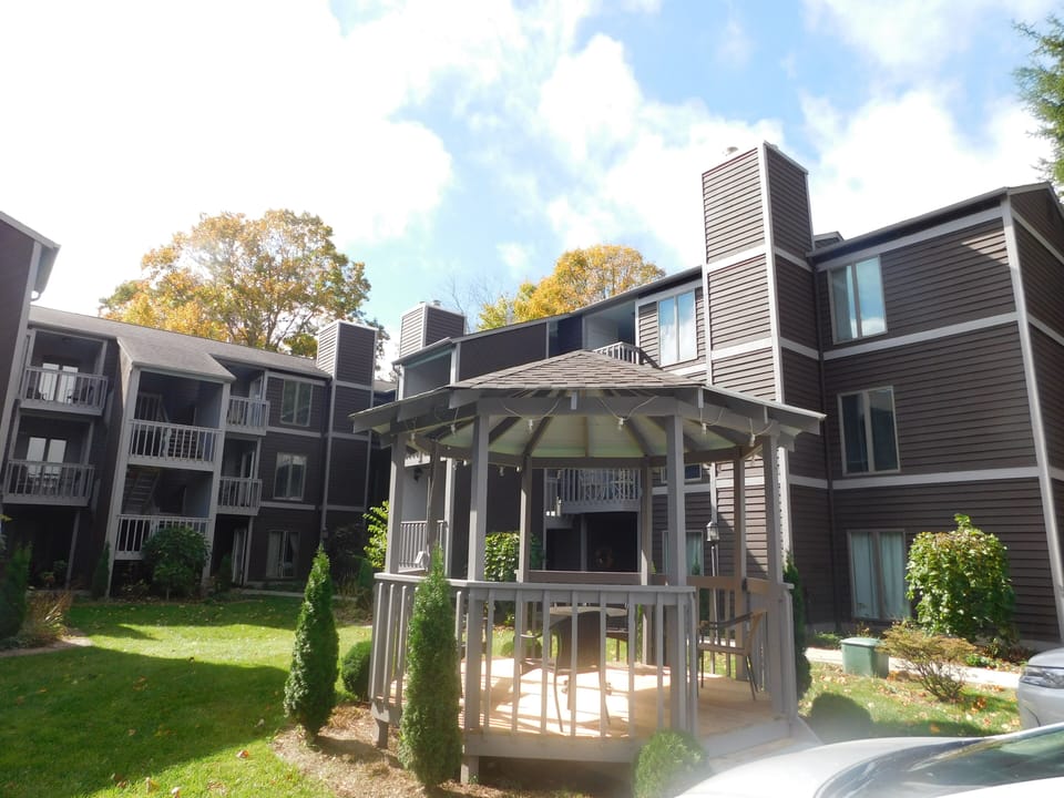 Building view with gazebo in the courtyard.