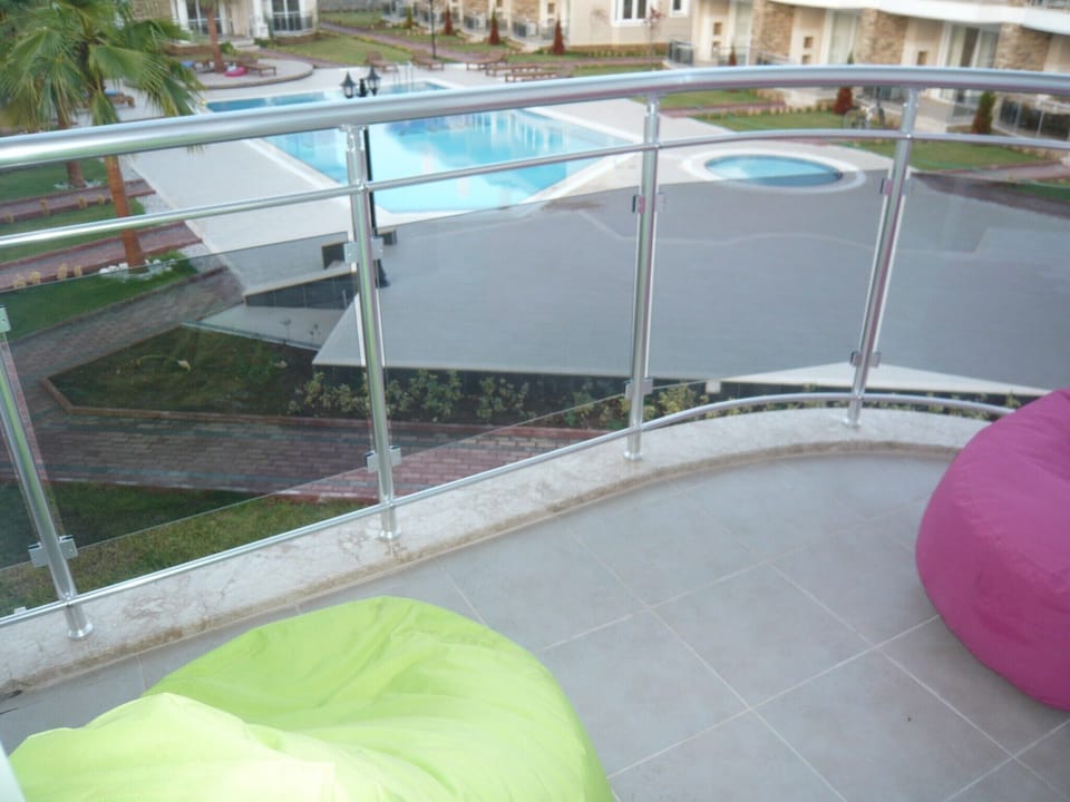 Pool veiw from twin bedroom