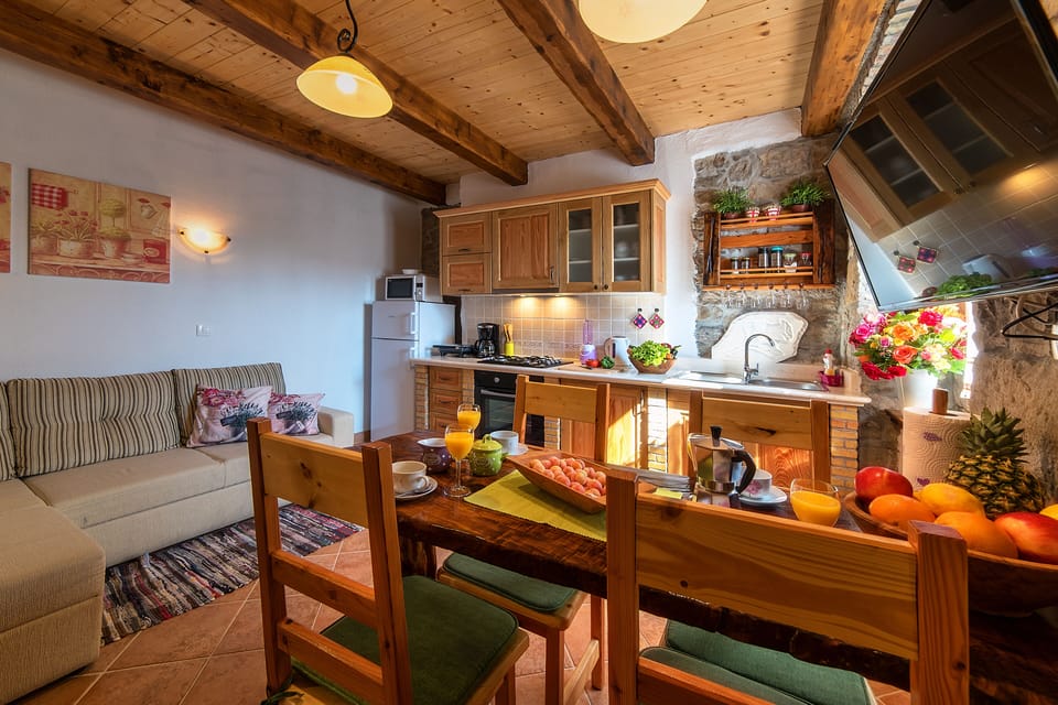 Kitchen & Living room