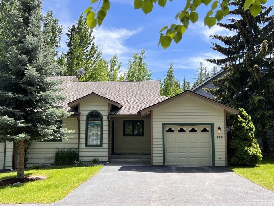 156 Exterior