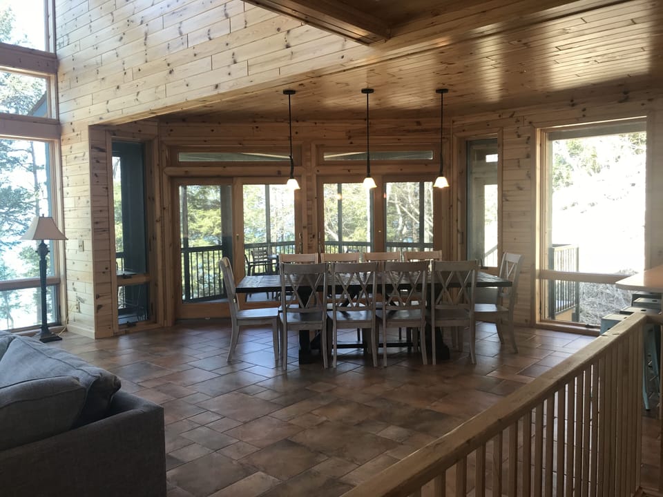 Dining room with table (seats 10) plus barstools (seats 4)