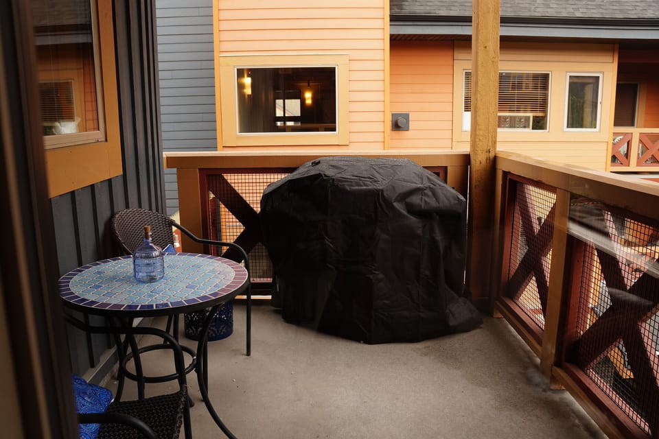 DECK WITH BARBECUE