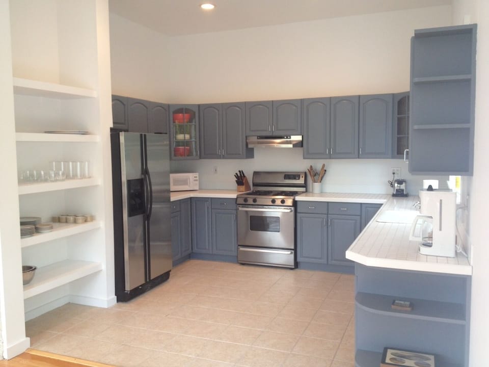 fully stocked kitchen!