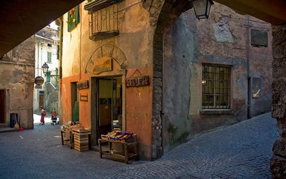 vegatable shop  less than 2 mins from apartment