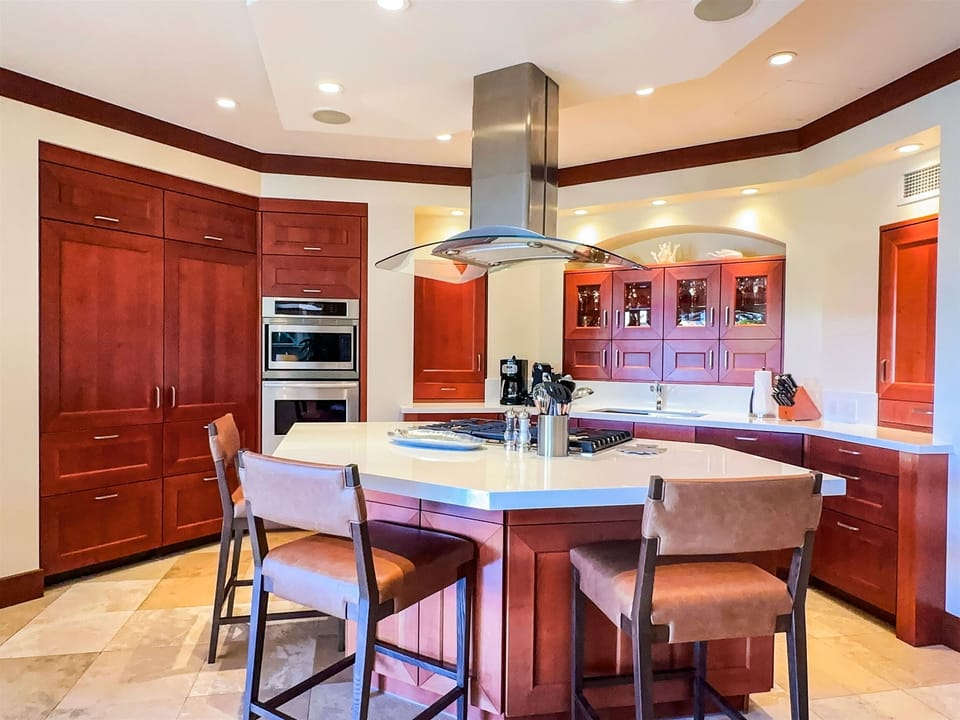 Well-Equipped Full Kitchen with Counter Seating For Three and Indoor Dining