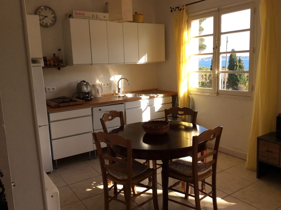 Kitchen - living room Cuisine Salle de séjour