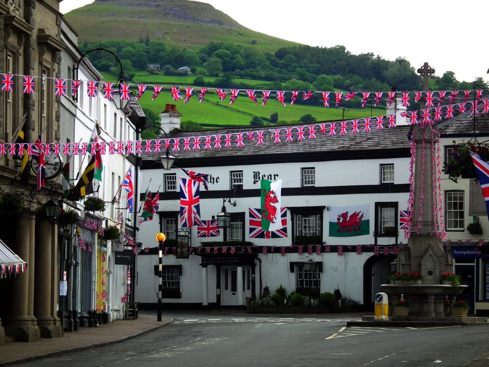 The Bear Hotel in Jubilee year with Table Mountain behind.