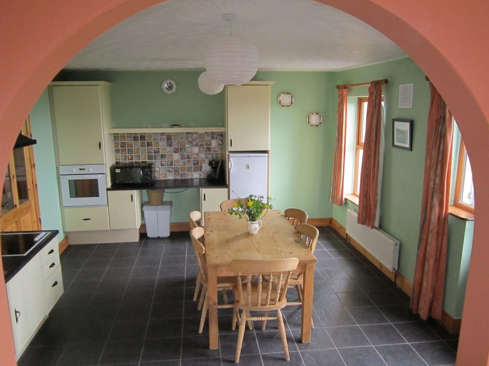 Well equipped kitchen to cook your favourite dishes