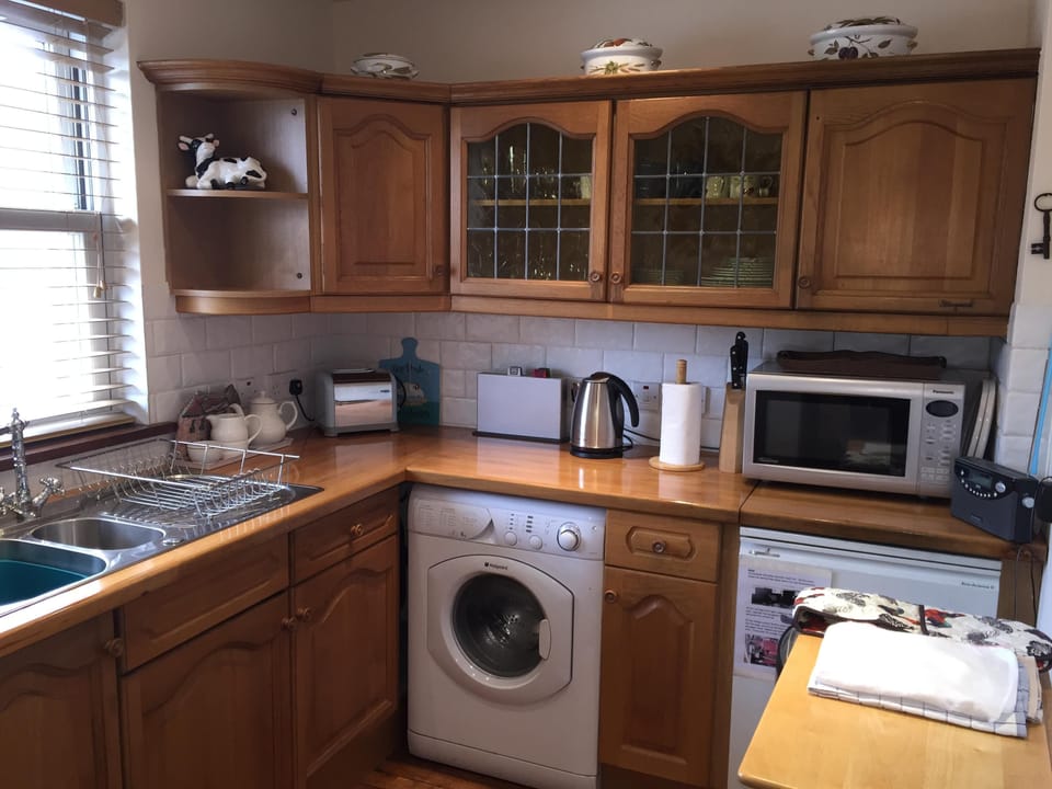 Very well equipped kitchen:  cooker, microwave, washing machine