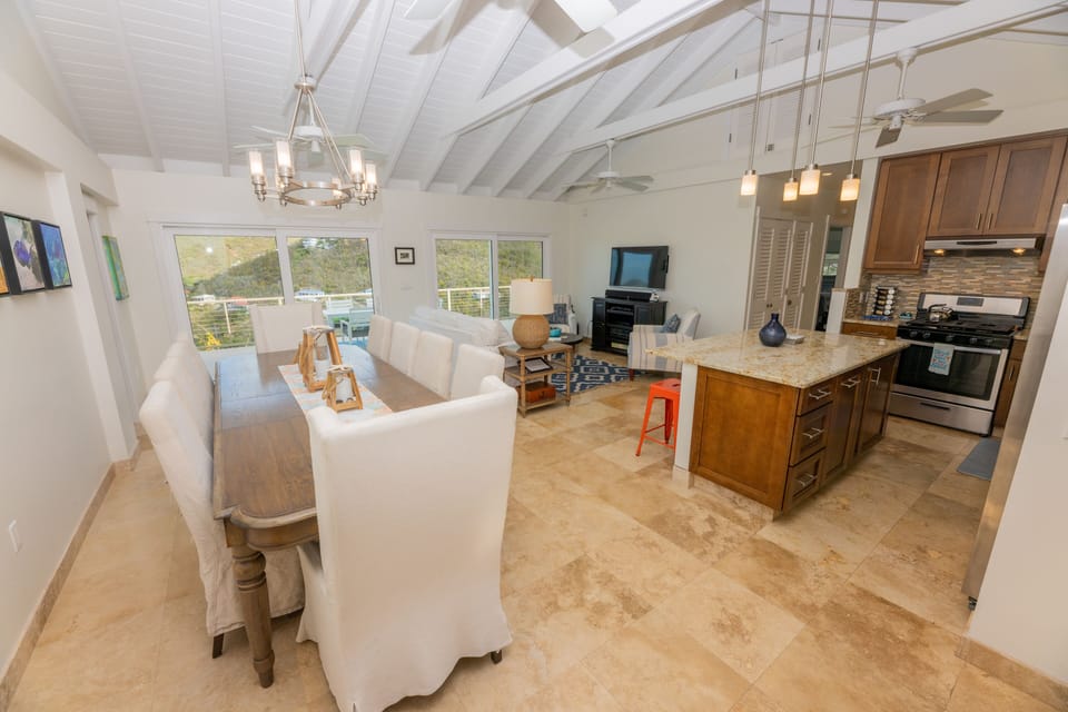 Spacious kitchen and dining area