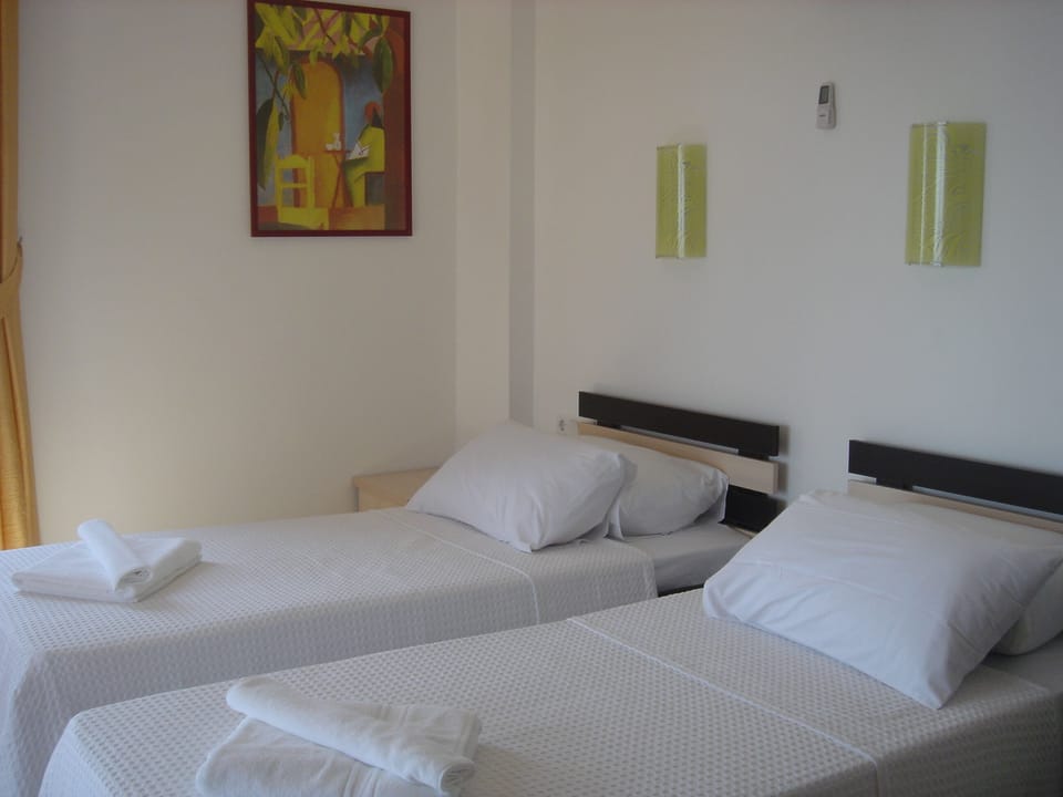 Twin bedroom