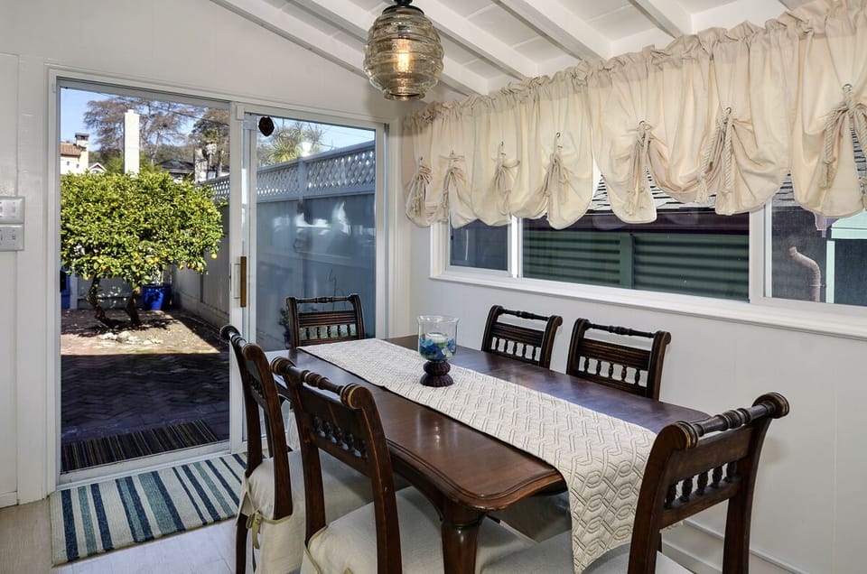 Courtyard into kitchen