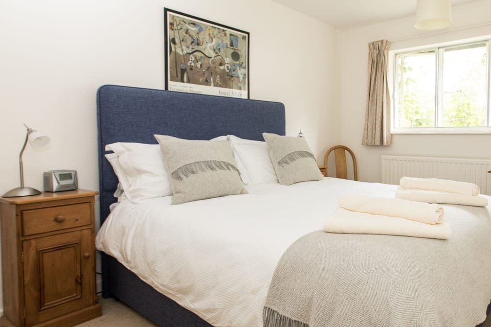King size bed (high quality Hypnos)