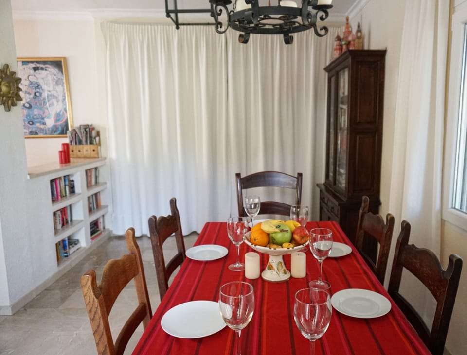 Dining room for 6