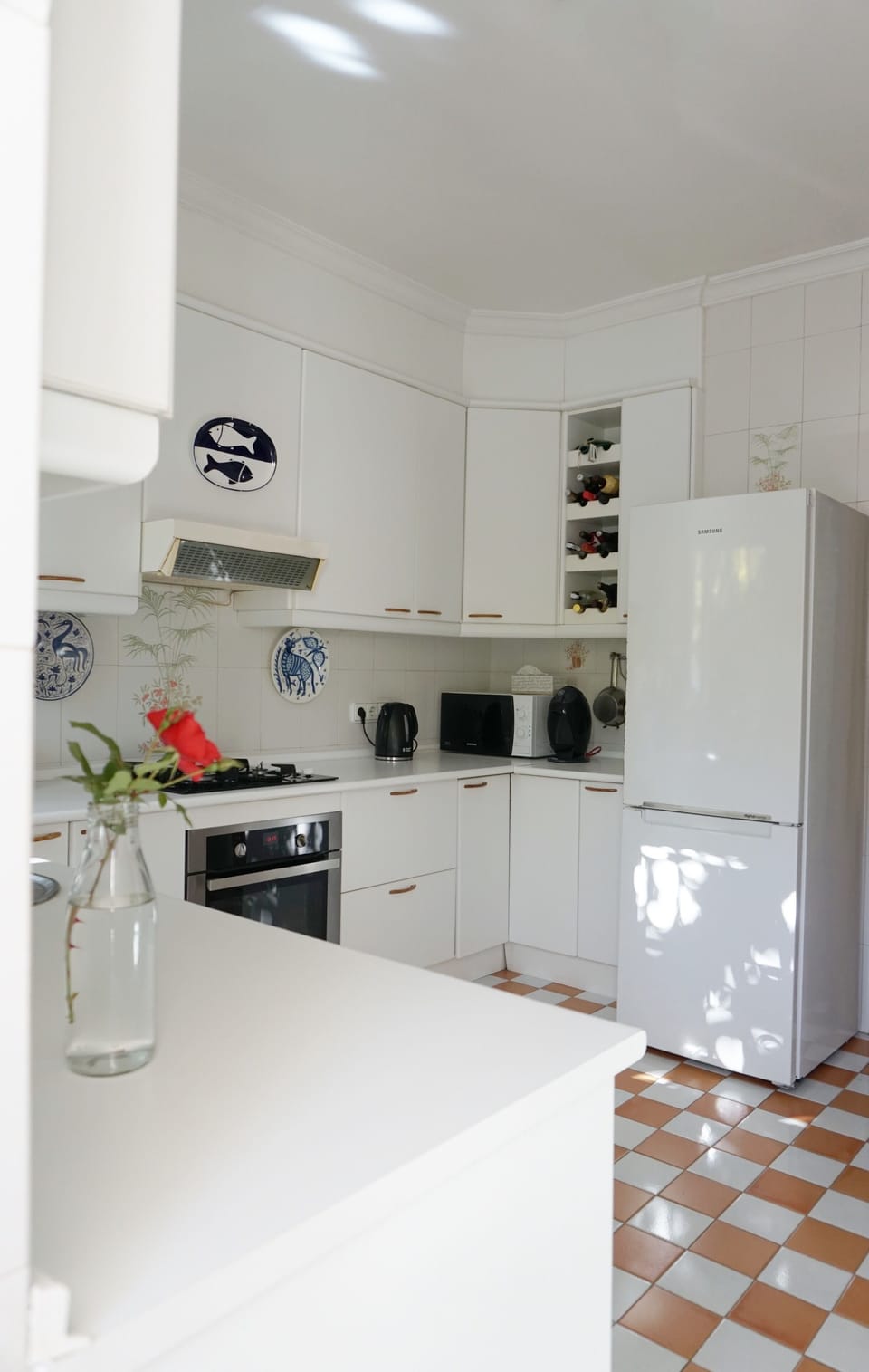 Fully equipped kitchen, with lots of natural light