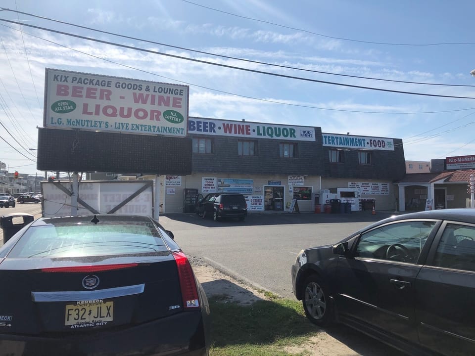 Bar + Takeout Beer/Wine/Liquor : 2 blocks 