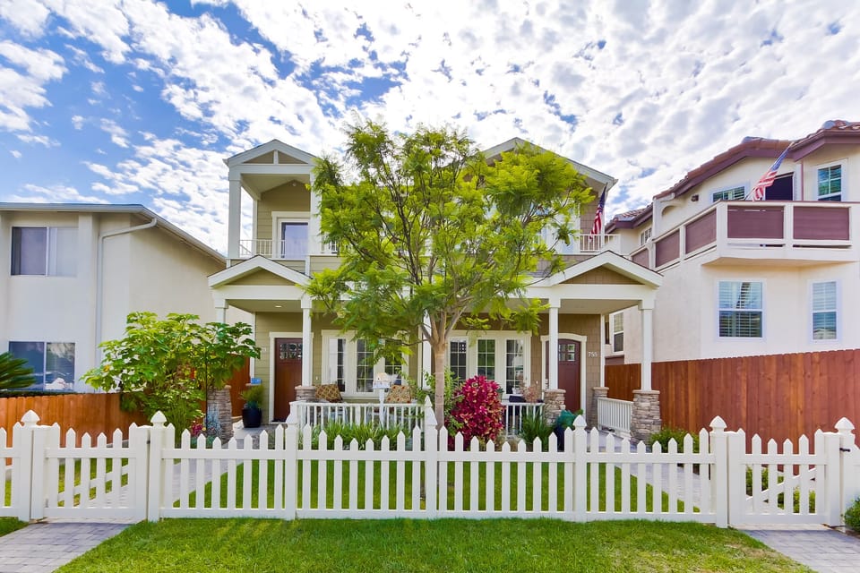 Right side gate to townhome