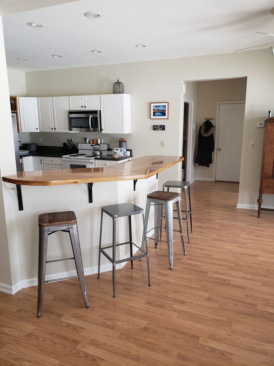 Breakfast bar