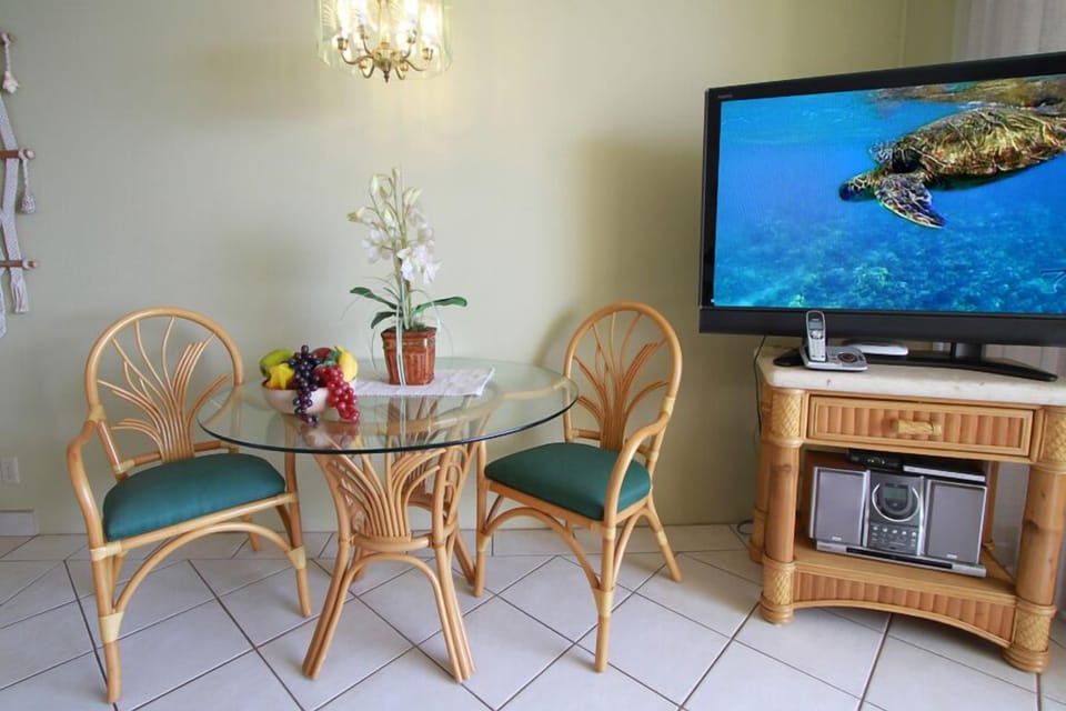 Dining room table
