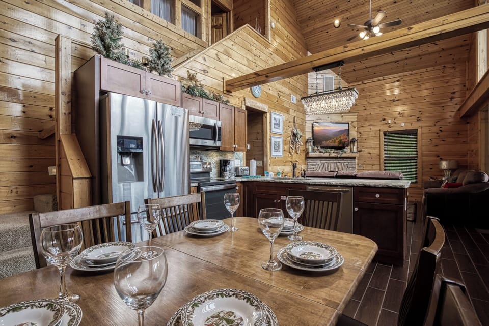 Cabin in the Smokies "Winter Ridge" - Dining area