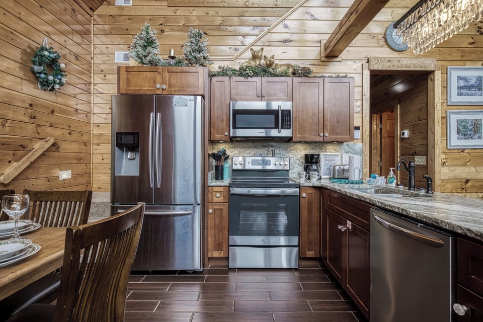 Cabin in Pigeon Forge "Winter Ridge" - Fully furnished kitchen