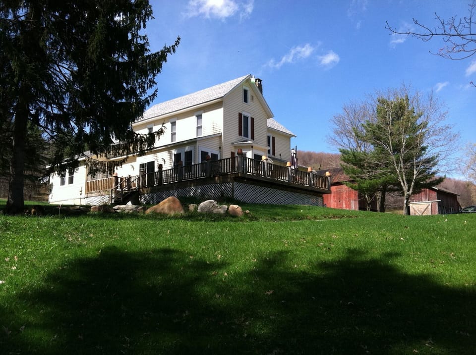 Chanteclaire Farmhouse - 4+ BR / 3 BA amidst 100 acres of pristine farmland.