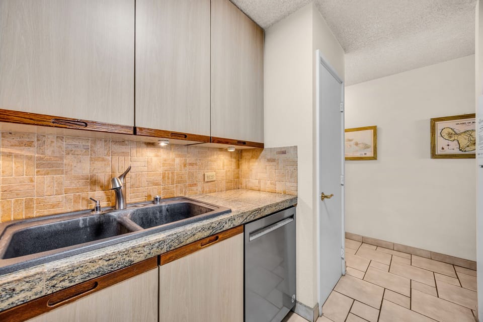 Kitchen: Bosch dishwasher