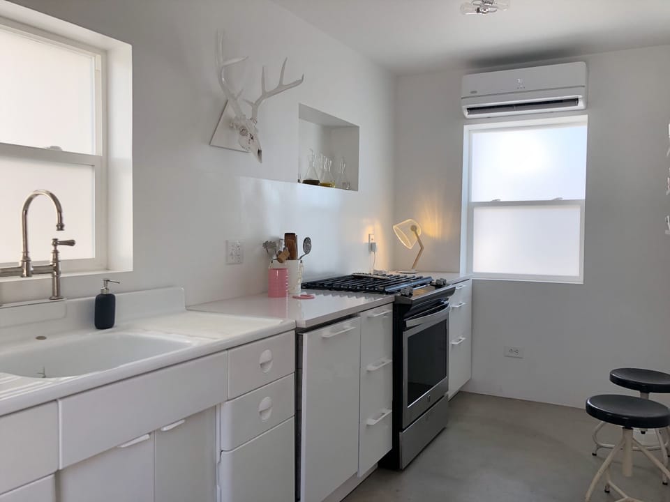 full kitchen with dishwasher