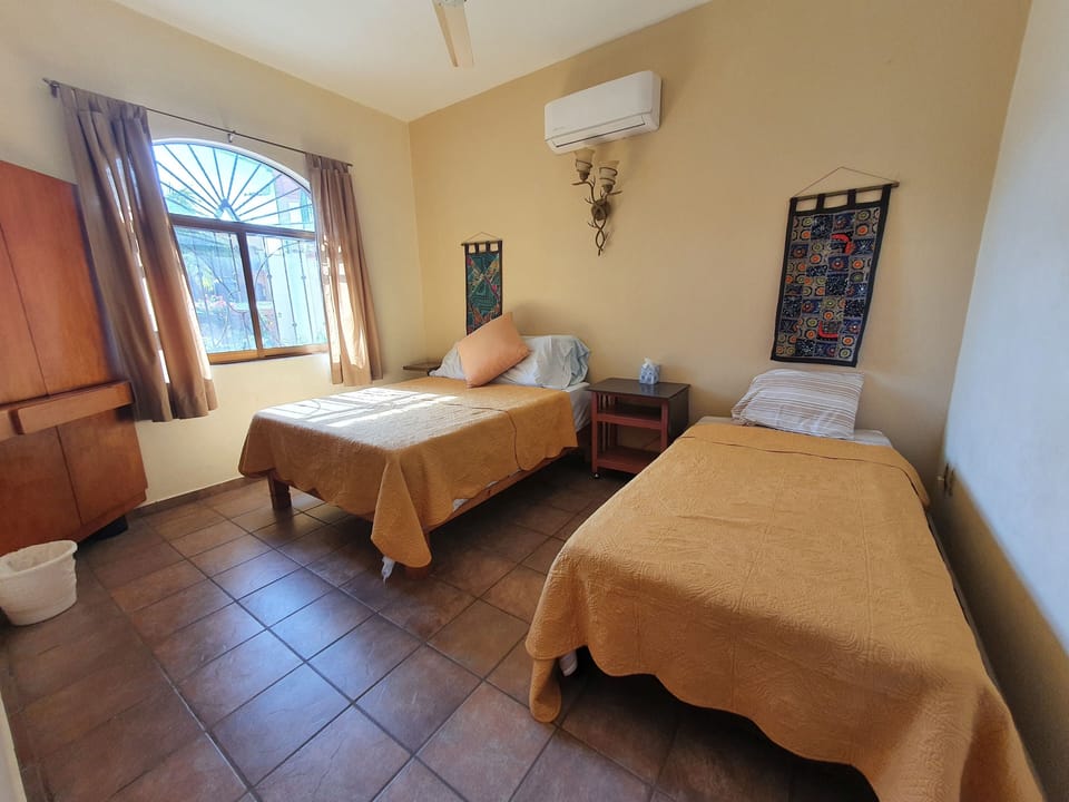Third bedroom (Queen and Twin beds)