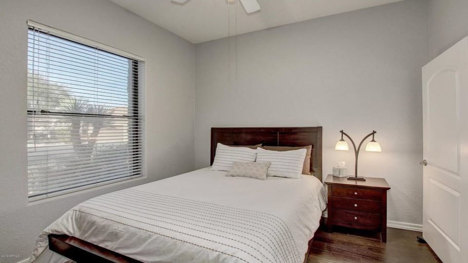 Second bedroom (queen size)